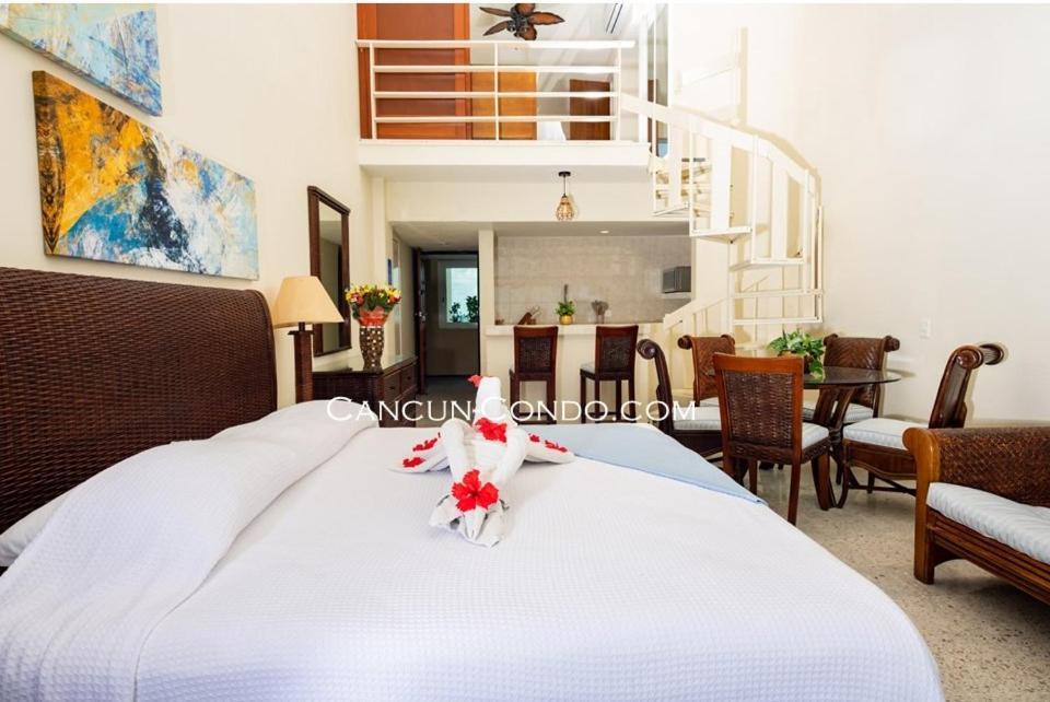 2 Story Oceanfront Penthouses On Cancun Beach! 外观 照片