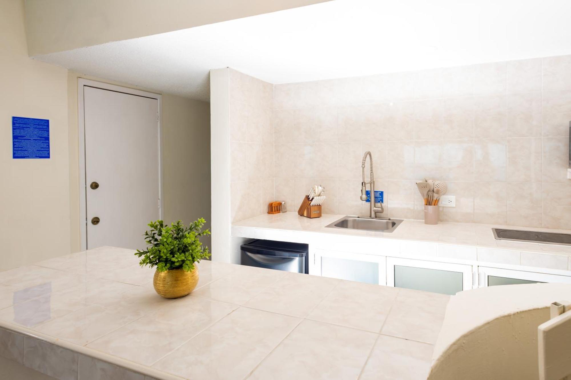 2 Story Oceanfront Penthouses On Cancun Beach! 外观 照片