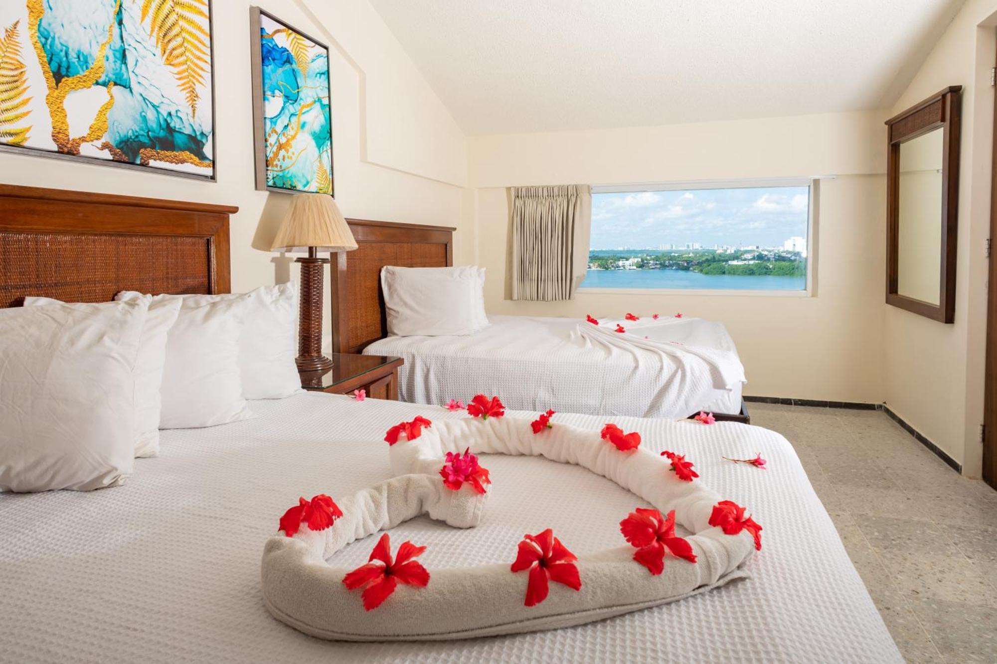 2 Story Oceanfront Penthouses On Cancun Beach! 外观 照片